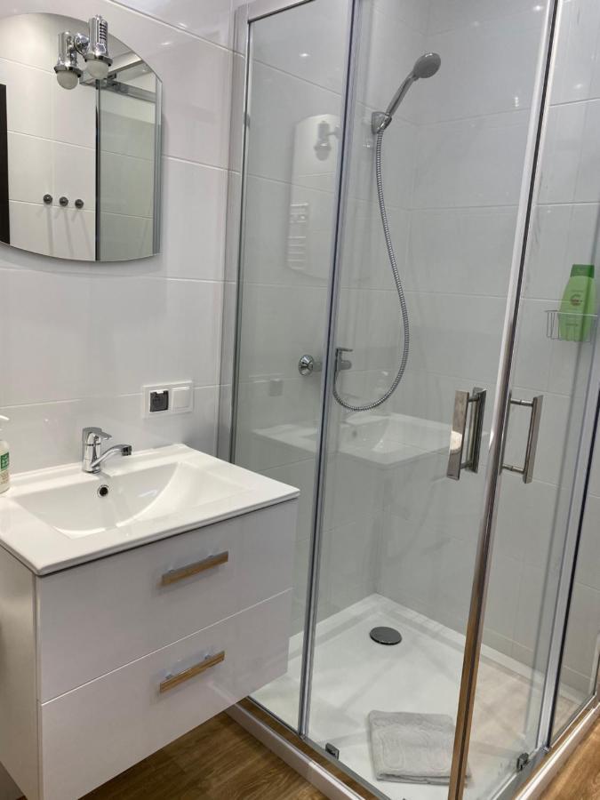 2 Tyskie Apartamenty Z Ogrodkiem ティヒ エクステリア 写真