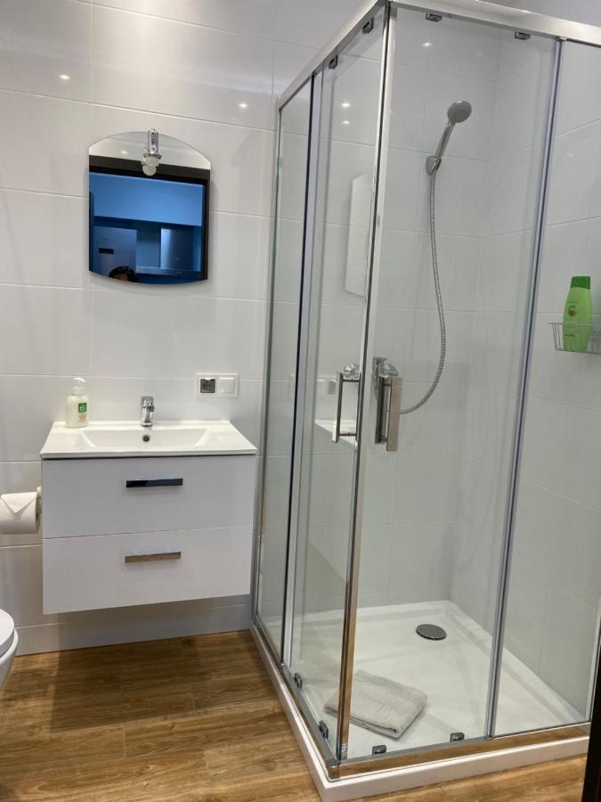 2 Tyskie Apartamenty Z Ogrodkiem ティヒ エクステリア 写真