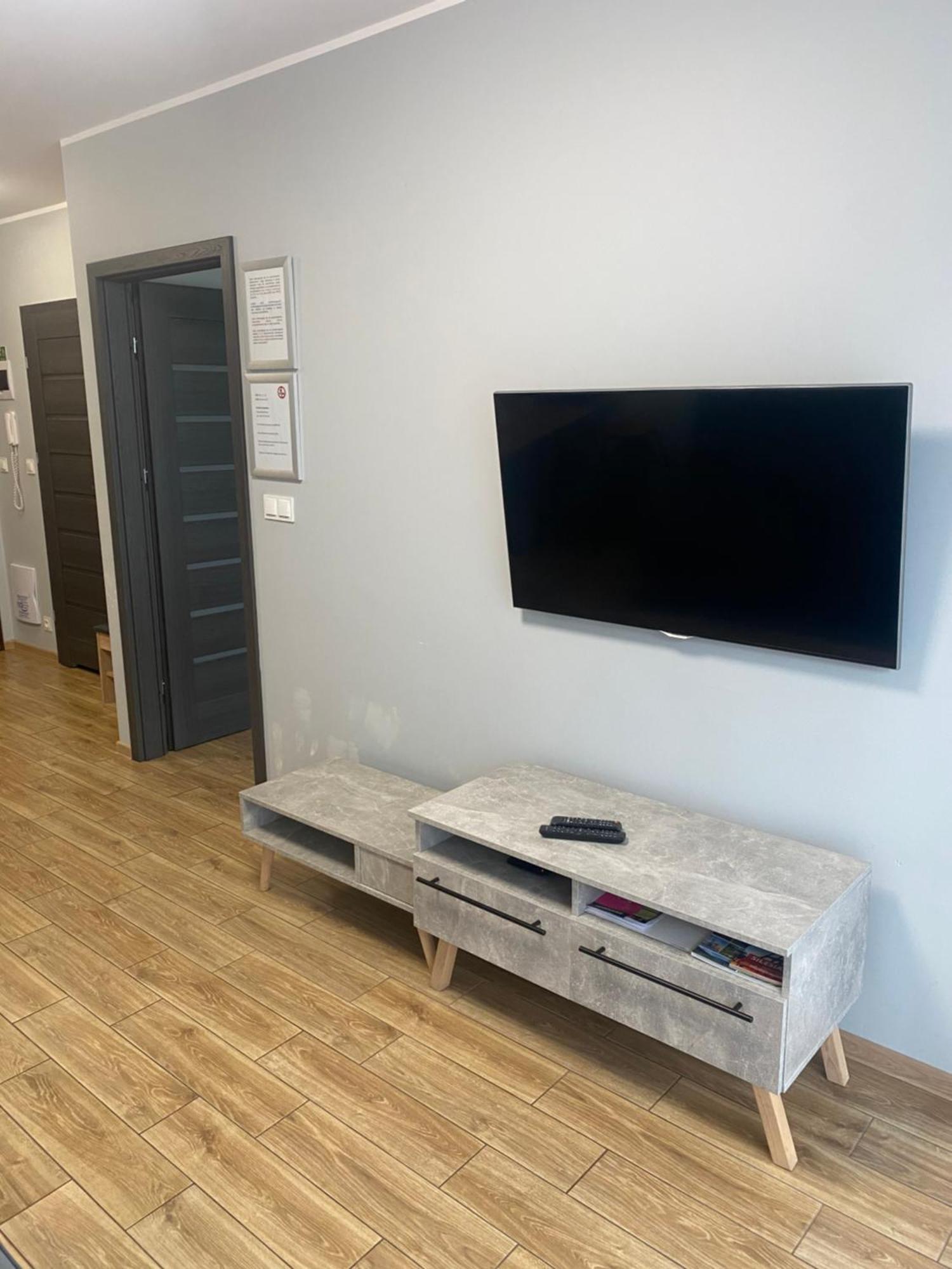 2 Tyskie Apartamenty Z Ogrodkiem ティヒ エクステリア 写真