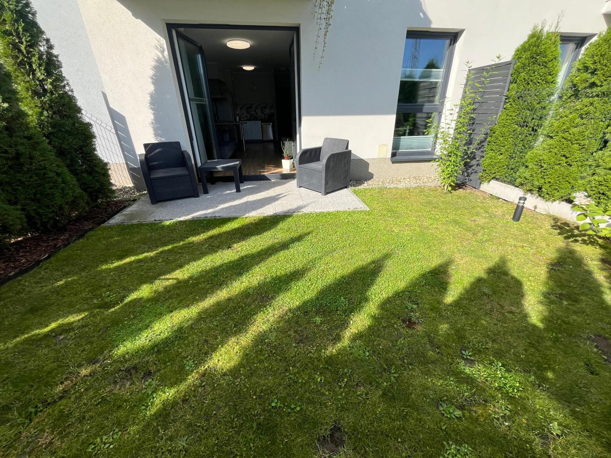 2 Tyskie Apartamenty Z Ogrodkiem ティヒ エクステリア 写真